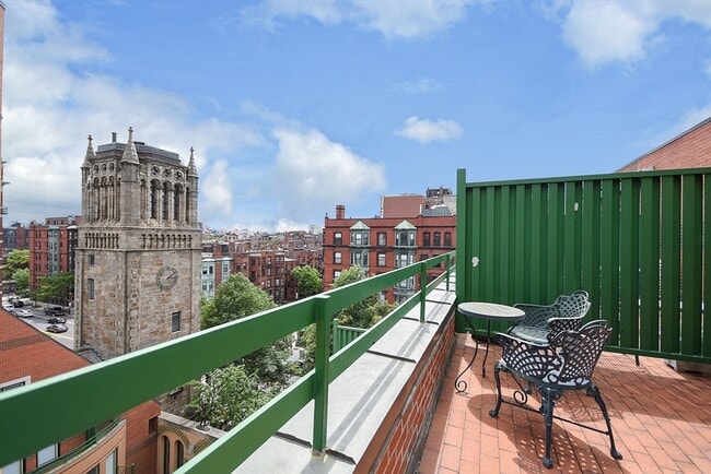 Building Photo - 492 Beacon St