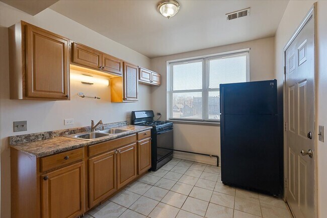 Building Photo - 4024 W Division St