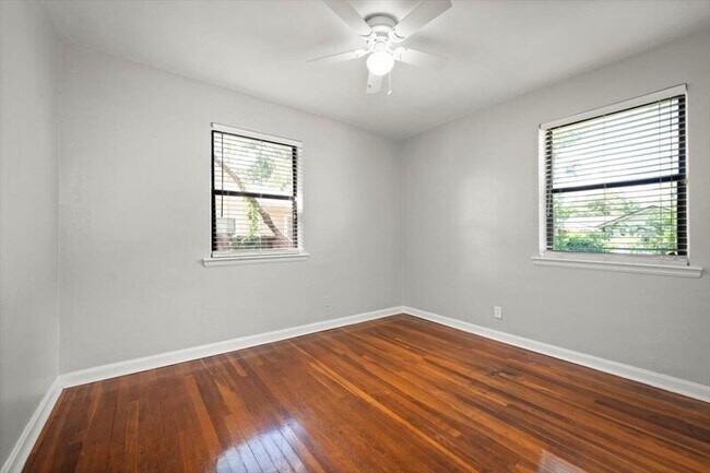 Building Photo - 4622 Redwood Ave