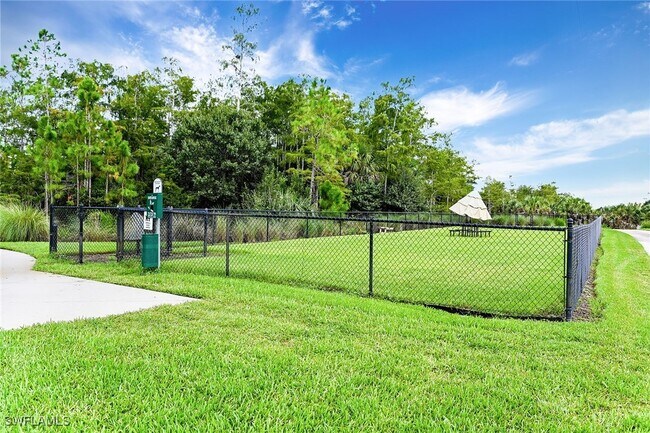 Building Photo - 7638 Jacaranda Ln