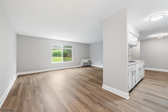 Building Photo - 111 Aimwick Ct