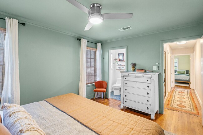 Building Photo - 306 Naples St