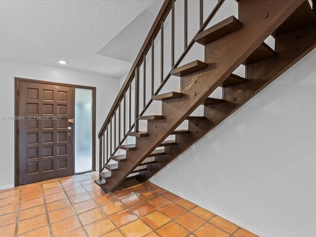 Building Photo - 203 Bonnie Brae Way