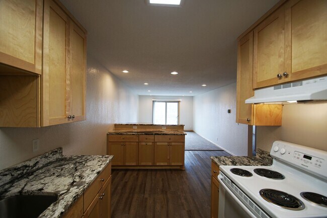 Building Photo - Pinto Suite