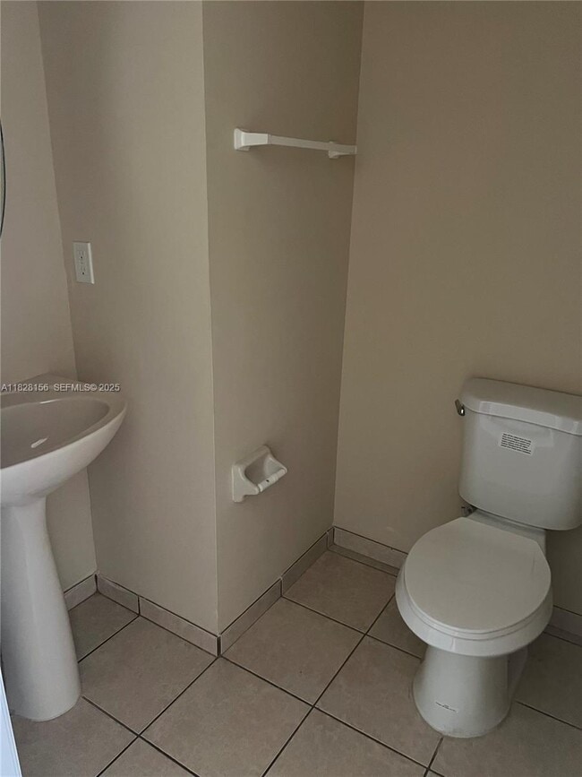 Building Photo - 2201 SE 24th Pl