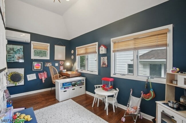 Building Photo - 6 Girard Pl