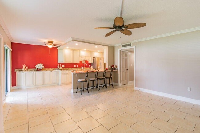 Building Photo - 650 Pinellas Point Dr S