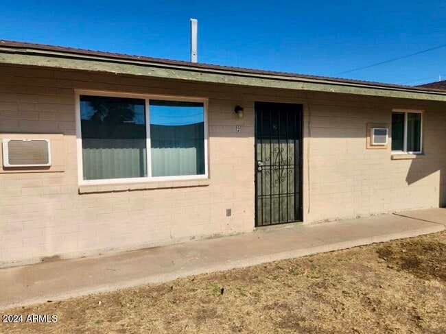 Building Photo - 2139 W Glenrosa Ave