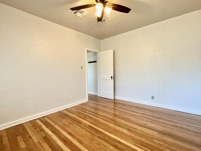 Building Photo - 402 E Baltimore Dr