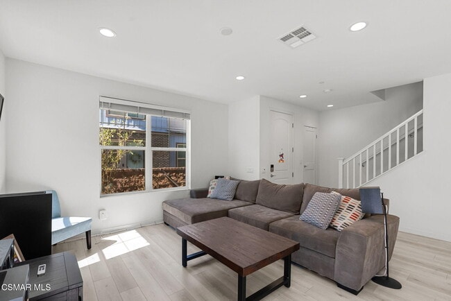 Building Photo - 122 Red Brick Dr