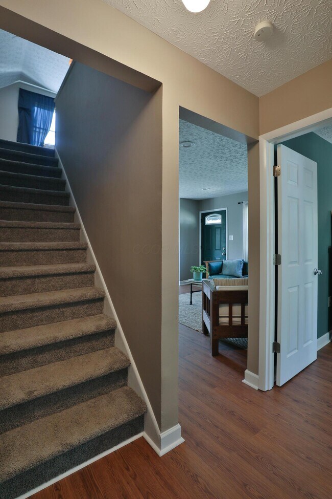 Building Photo - 925 Blenheim Rd