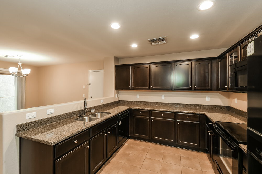 Building Photo - 923 S Pheasant Dr