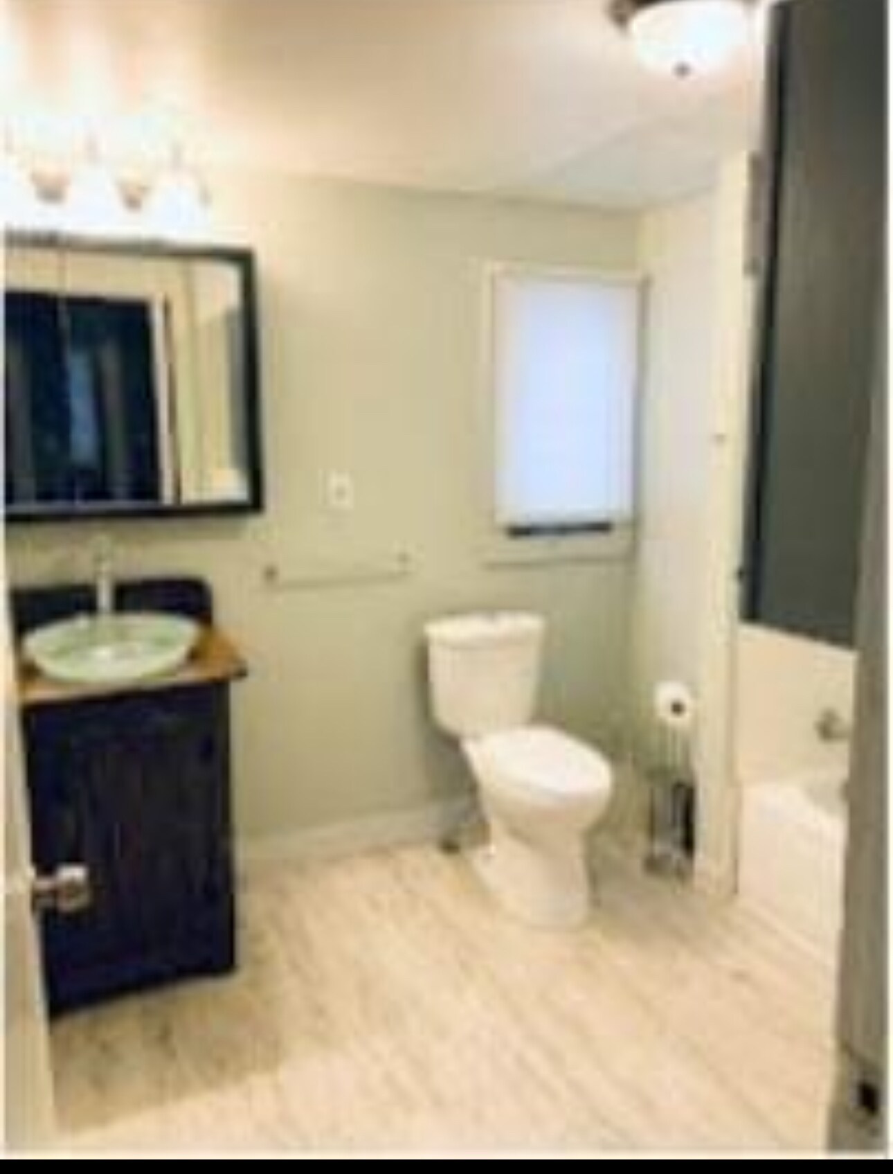 Bathroom - 423 Pearl St