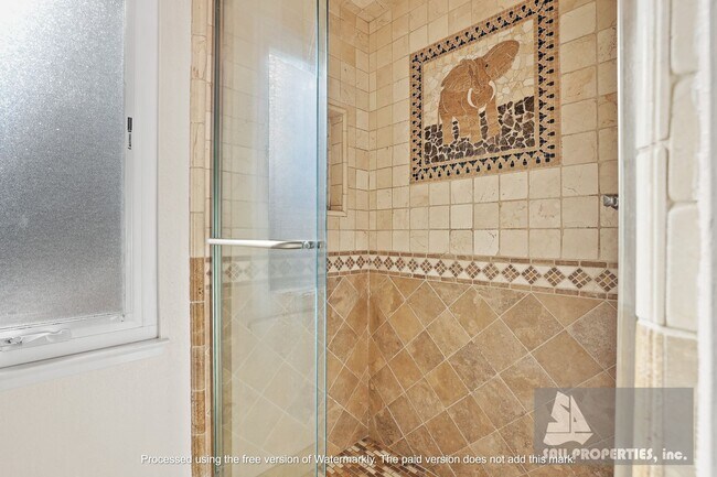 Building Photo - Beach Townhome Vacation Rental with two car garage!