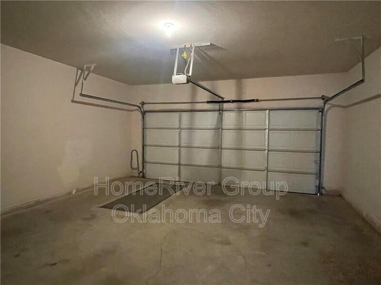 Building Photo - 2200 Mill Creek Way