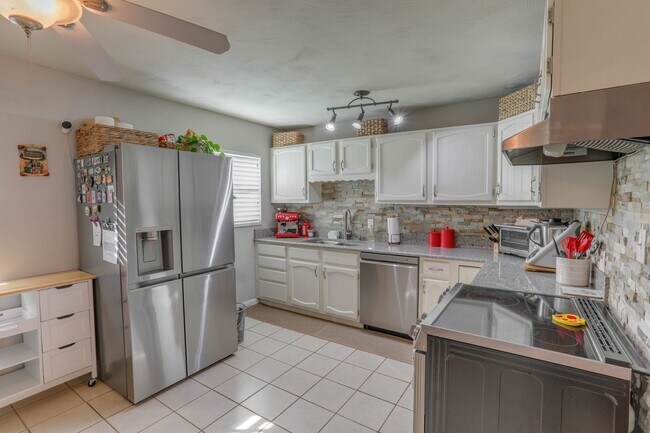 Building Photo - 3442 Lila Dr