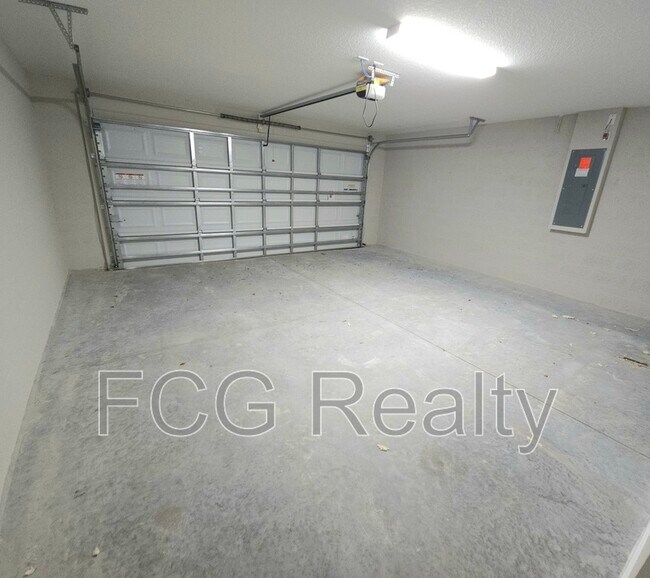 Building Photo - 9115 N Sandree Dr