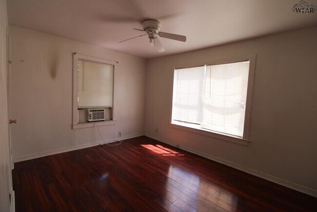 Building Photo - 1640 Hawes Ave