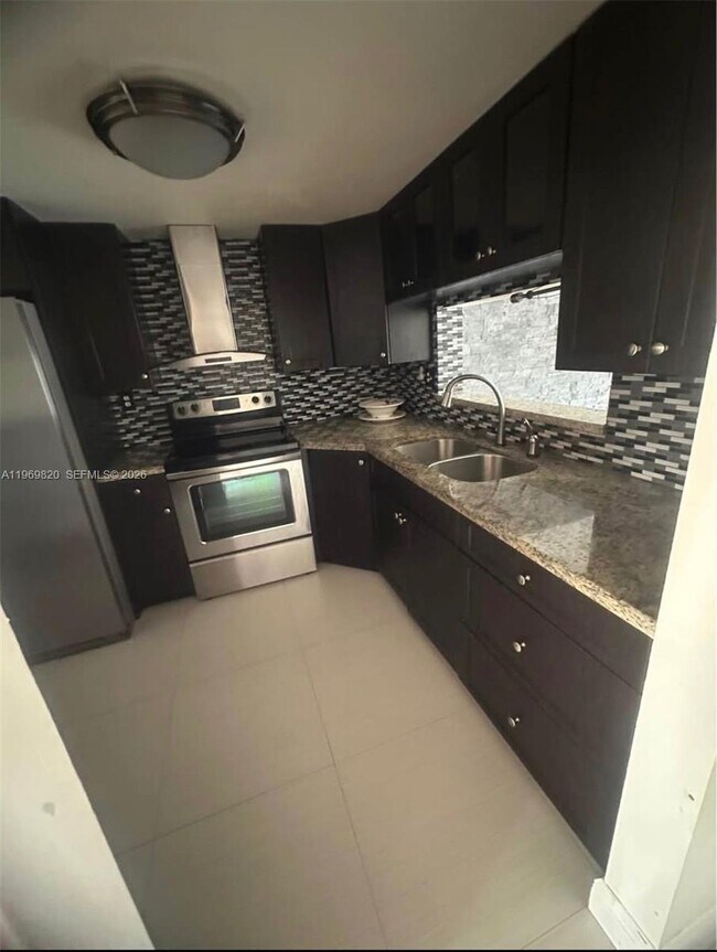 Building Photo - 10845 SW 112th Ave