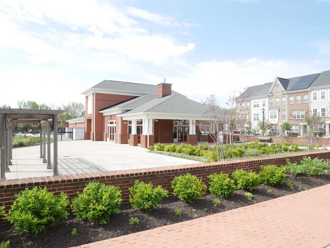 Building Photo - Stunning 3 Bedroom End Unit Townhome