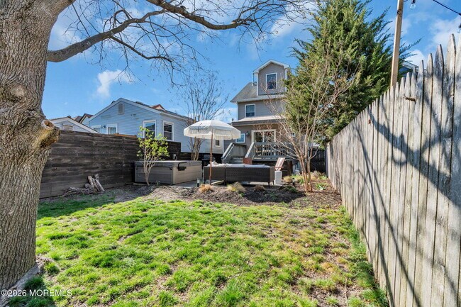 Building Photo - 510 Lareine Ave