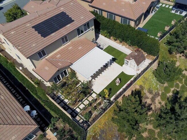 Building Photo - Immaculate 5-Bedroom Executive Home in Desirable Plum Canyon