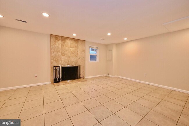 Building Photo - Discover an exquisite opportunity to lease a stunning end-of-row townhouse in the prestigious Bet...