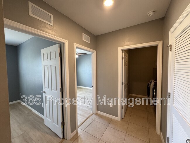 Building Photo - 471 Seasons Dr