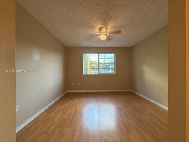 Building Photo - 1600 Crestwood Ct S