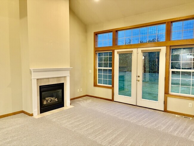 Building Photo - 2285 James Cir
