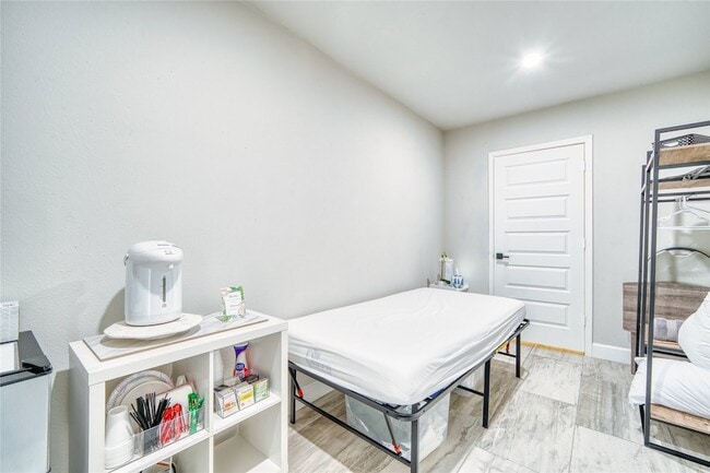 Building Photo - 7606 Portal Dr