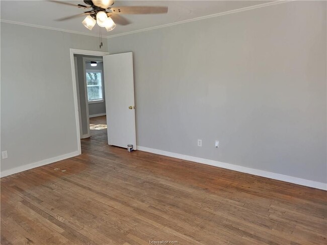 Building Photo - 308 Foch St