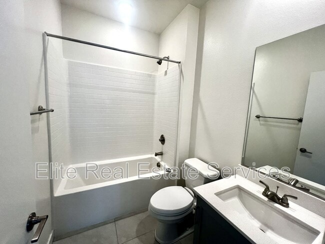 Building Photo - 5465 Seacliff Pl