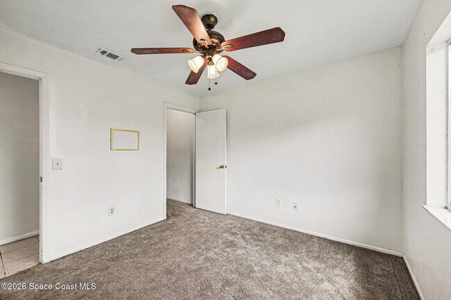 Building Photo - 1202 Linmoor Cir NE