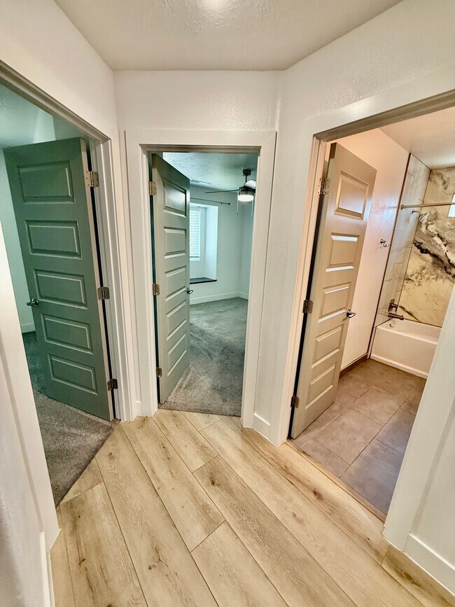 Building Photo - Four Bedroom Remodeled Home in Red Cliffs