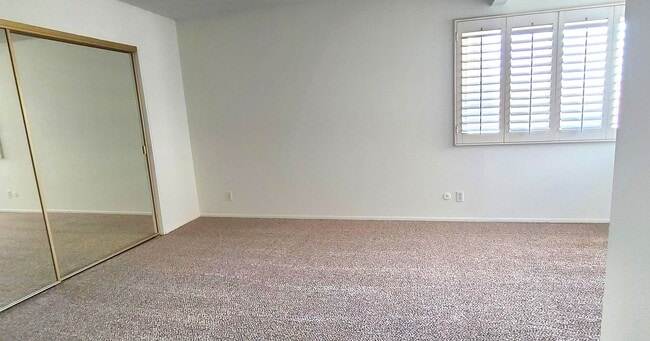Building Photo - Townhome - 3 bedrooms + 2.5 bathrooms.  AV...