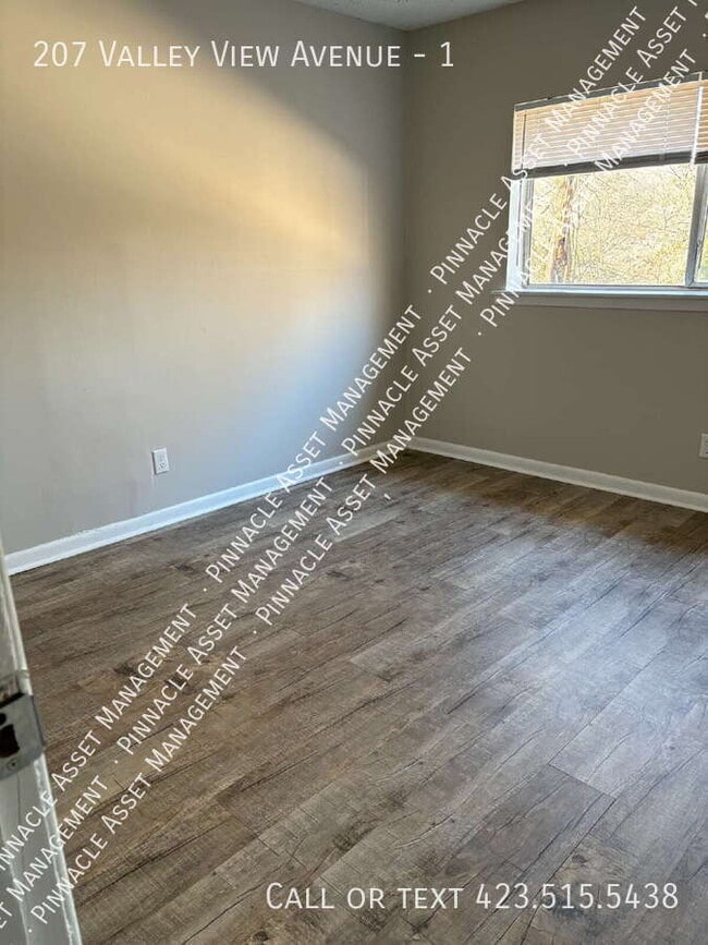 Building Photo - 207 Valley View Ave