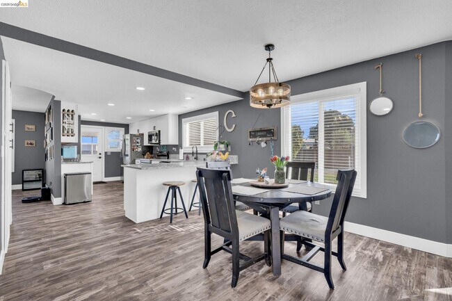 Building Photo - 59 Old Stagecoach Rd