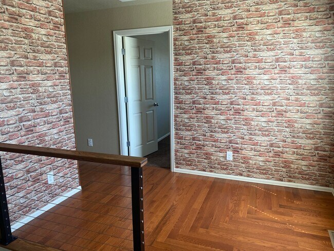 Building Photo - Charming, 3 story, 4 bed/3 bath on Corner Lot!