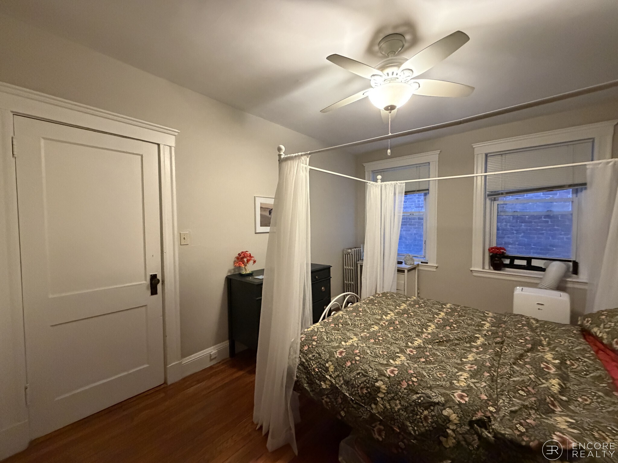 Building Photo - 11 Gray St