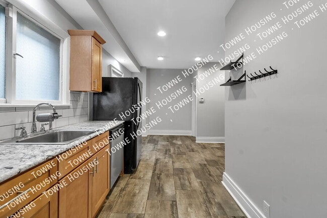 Building Photo - 105 Mariner St