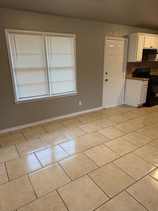 Building Photo - Charming 3-Bedroom Home with Bonus Room – Fully Updated and Move-In Ready!