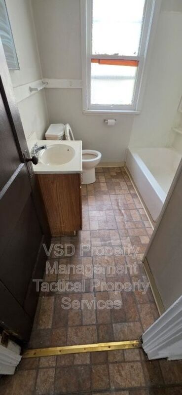 Building Photo - 12819 Edmonton Ave