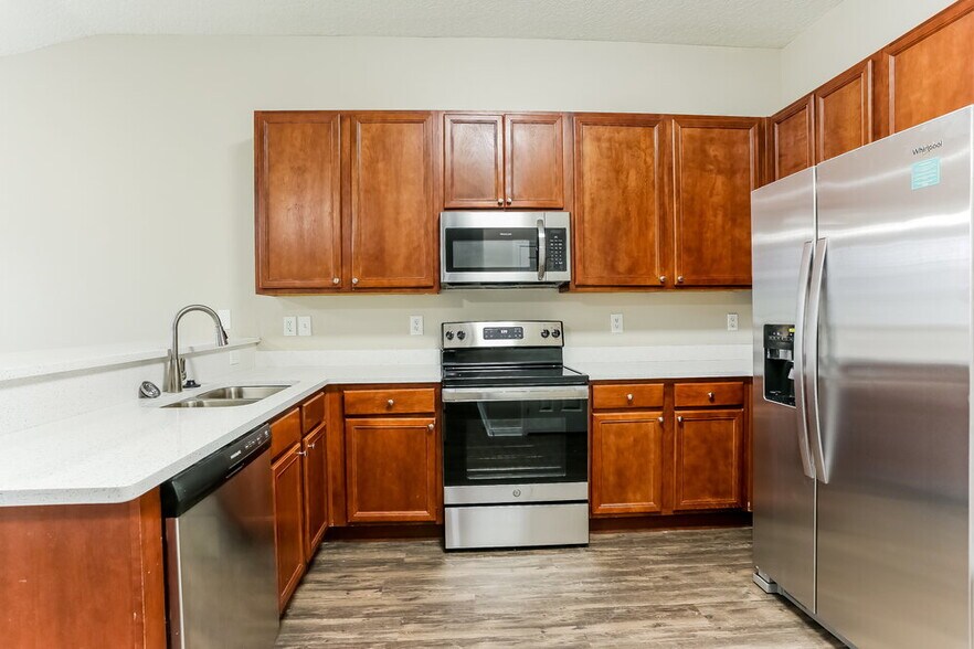 Building Photo - 7524 Westland Oaks Dr