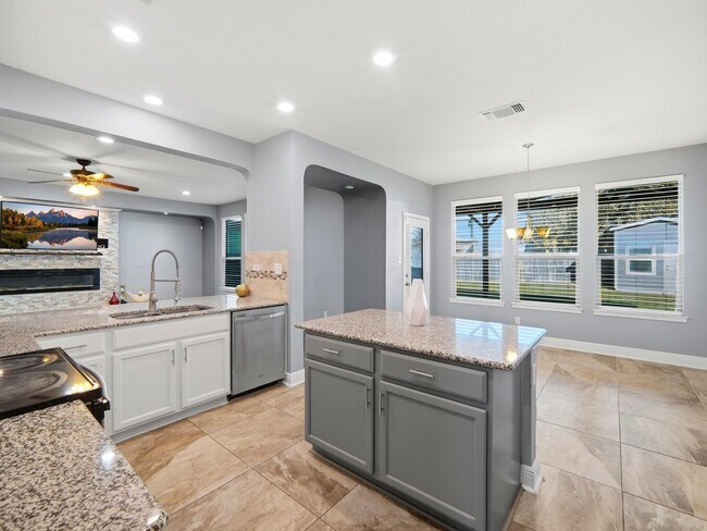 Building Photo - 4431 Oak Roset
