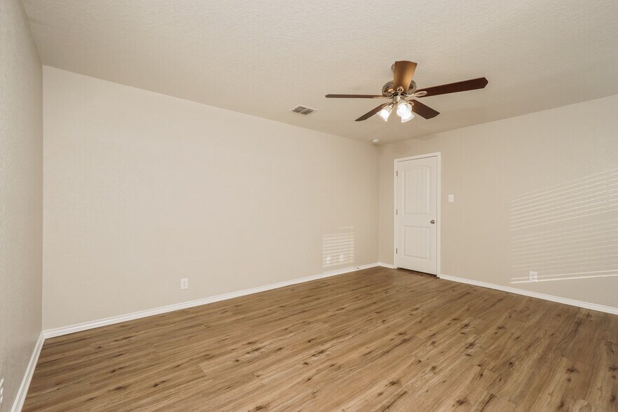 Building Photo - 8850 Belgian Falls