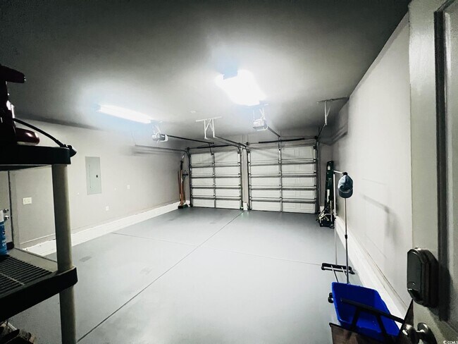 Building Photo - 584 Summerhill Dr