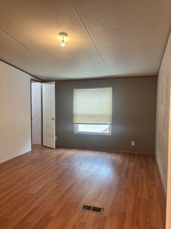 Building Photo - 54 Erin Dr