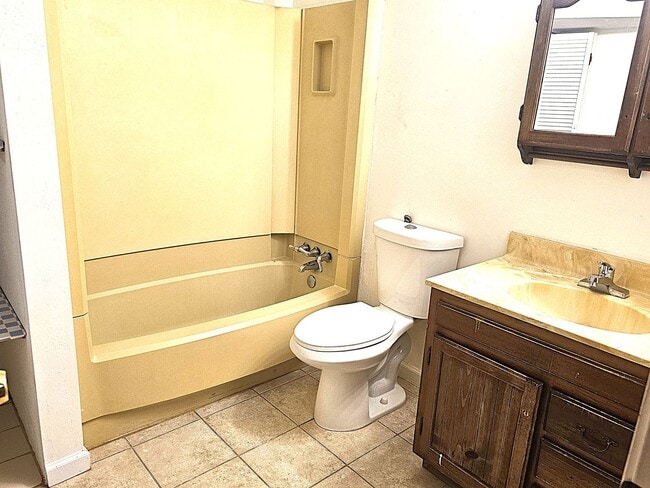 Building Photo - Spacious Ranch Home