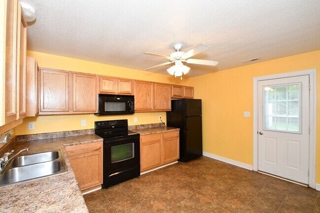 Building Photo - 104 Streamwood Dr